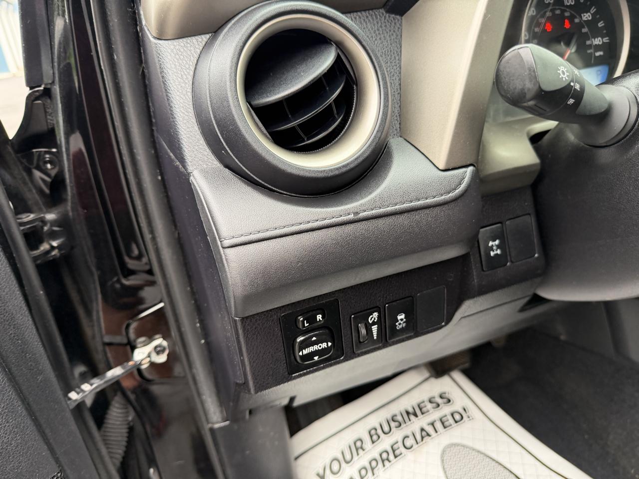Toyota RAV4 AWD 4dr LE (Natl) 2014