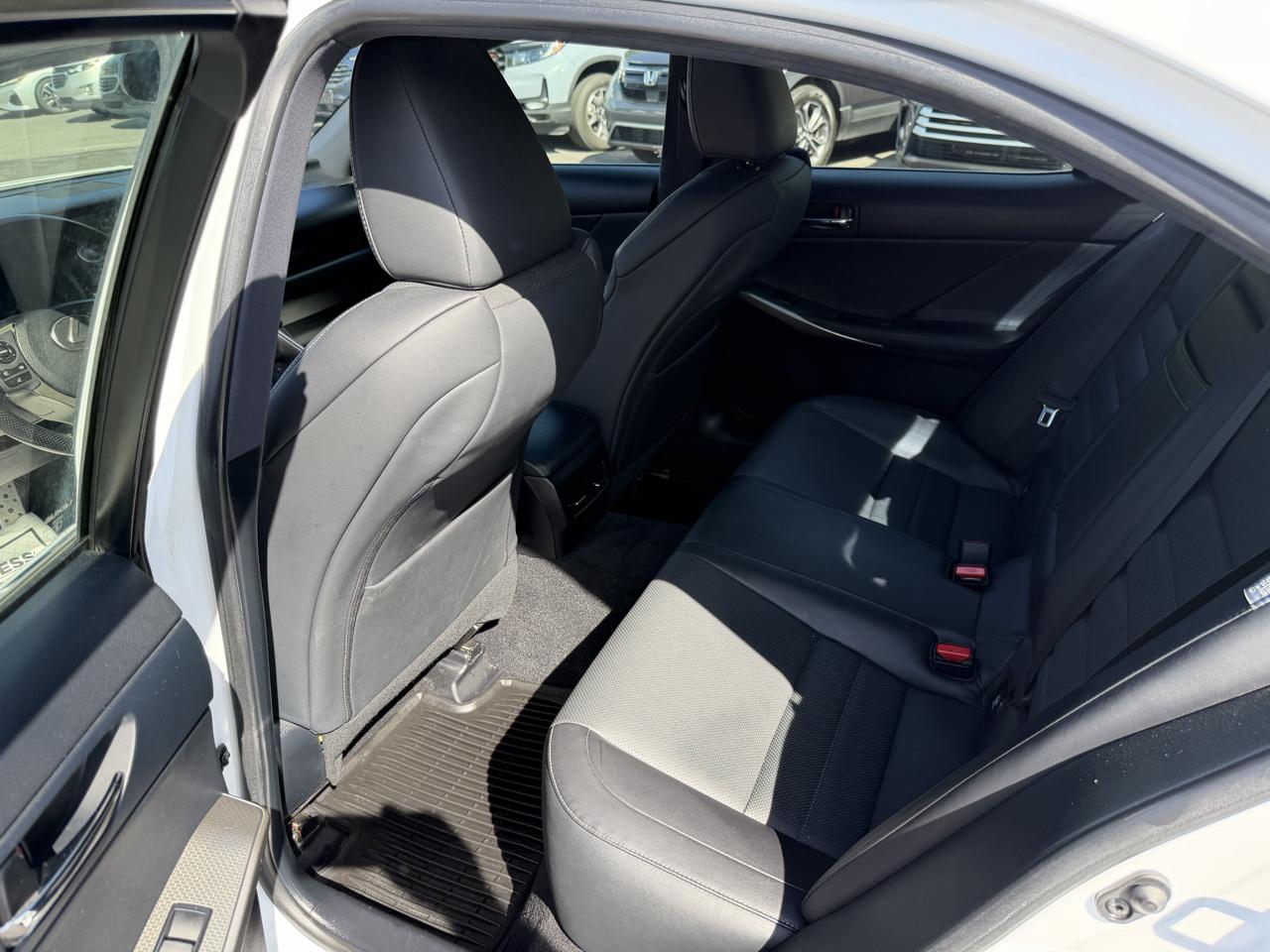 Lexus IS 300 4dr Sdn AWD 2016