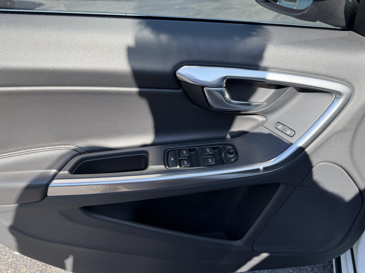Volvo S60 4dr Sdn T6 R-Design AWD 2015