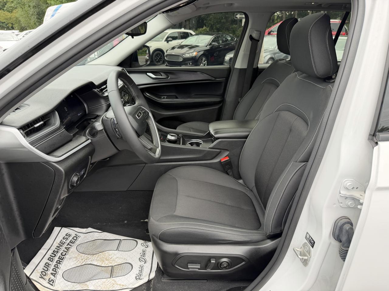 Jeep Grand Cherokee Laredo X 4x4 2024