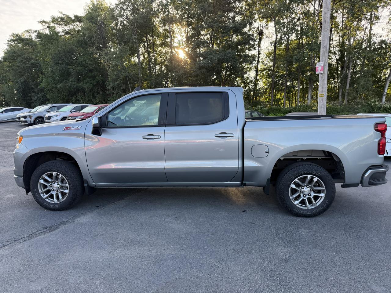 Chevrolet Silverado 1500 4WD Crew Cab 147" LT w/1LT 2023