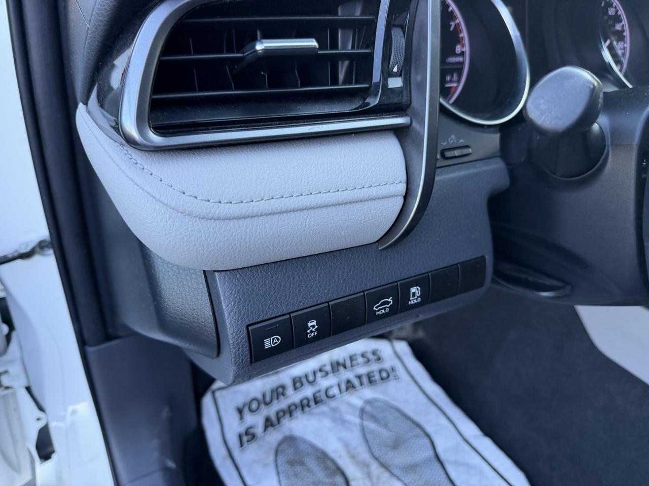 Toyota Camry XLE Auto (Natl) 2019