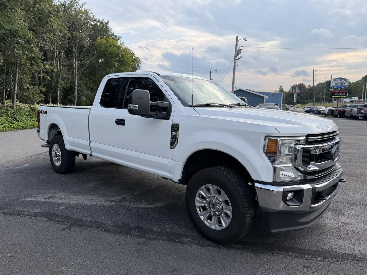 Ford Super Duty F-350 SRW XLT 4WD SuperCab 8' Box 2022