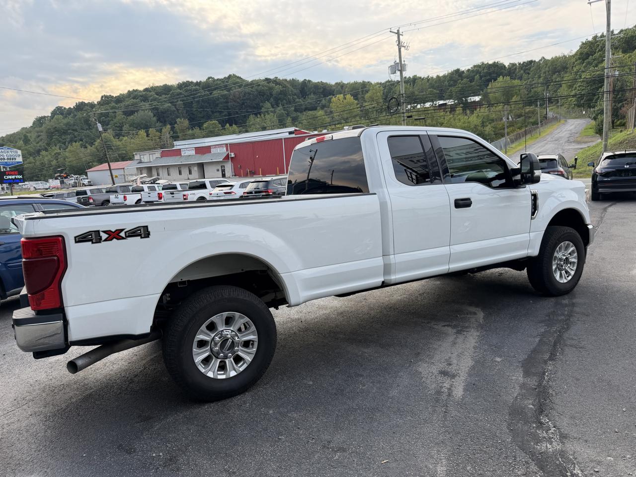 Ford Super Duty F-350 SRW XLT 4WD SuperCab 8' Box 2022