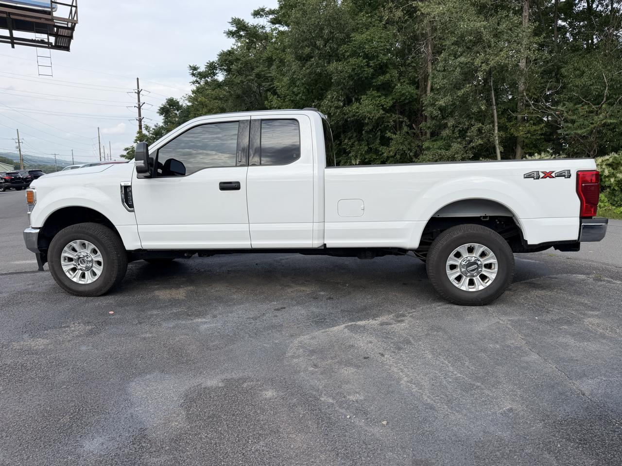 Ford Super Duty F-350 SRW XLT 4WD SuperCab 8' Box 2022