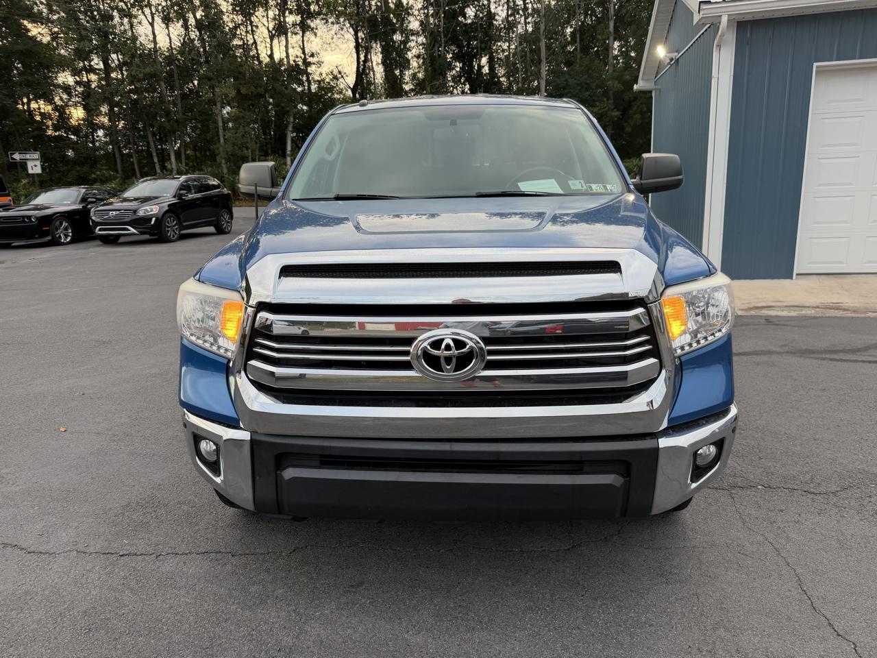 Toyota Tundra 4WD Truck Double Cab 5.7L FFV V8 6-Spd AT SR (Natl) 2016
