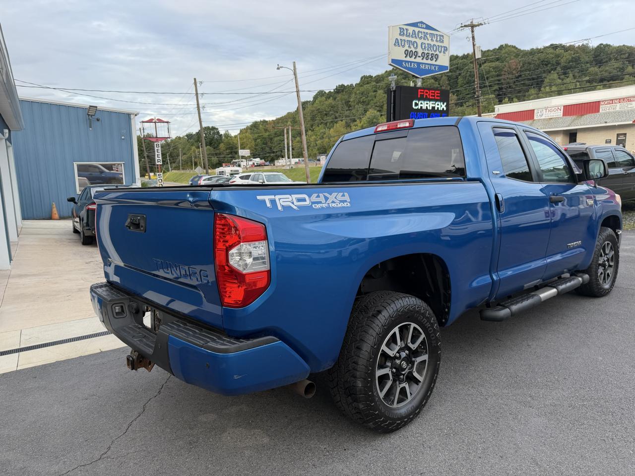 Toyota Tundra 4WD Truck Double Cab 5.7L FFV V8 6-Spd AT SR (Natl) 2016