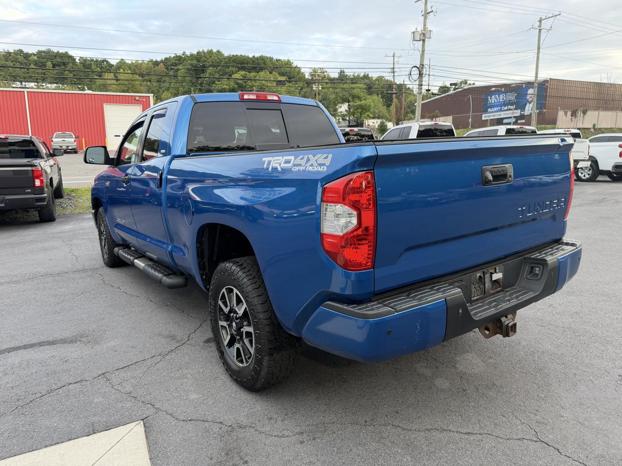 Toyota Tundra 4WD Truck Double Cab 5.7L FFV V8 6-Spd AT SR (Natl) 2016