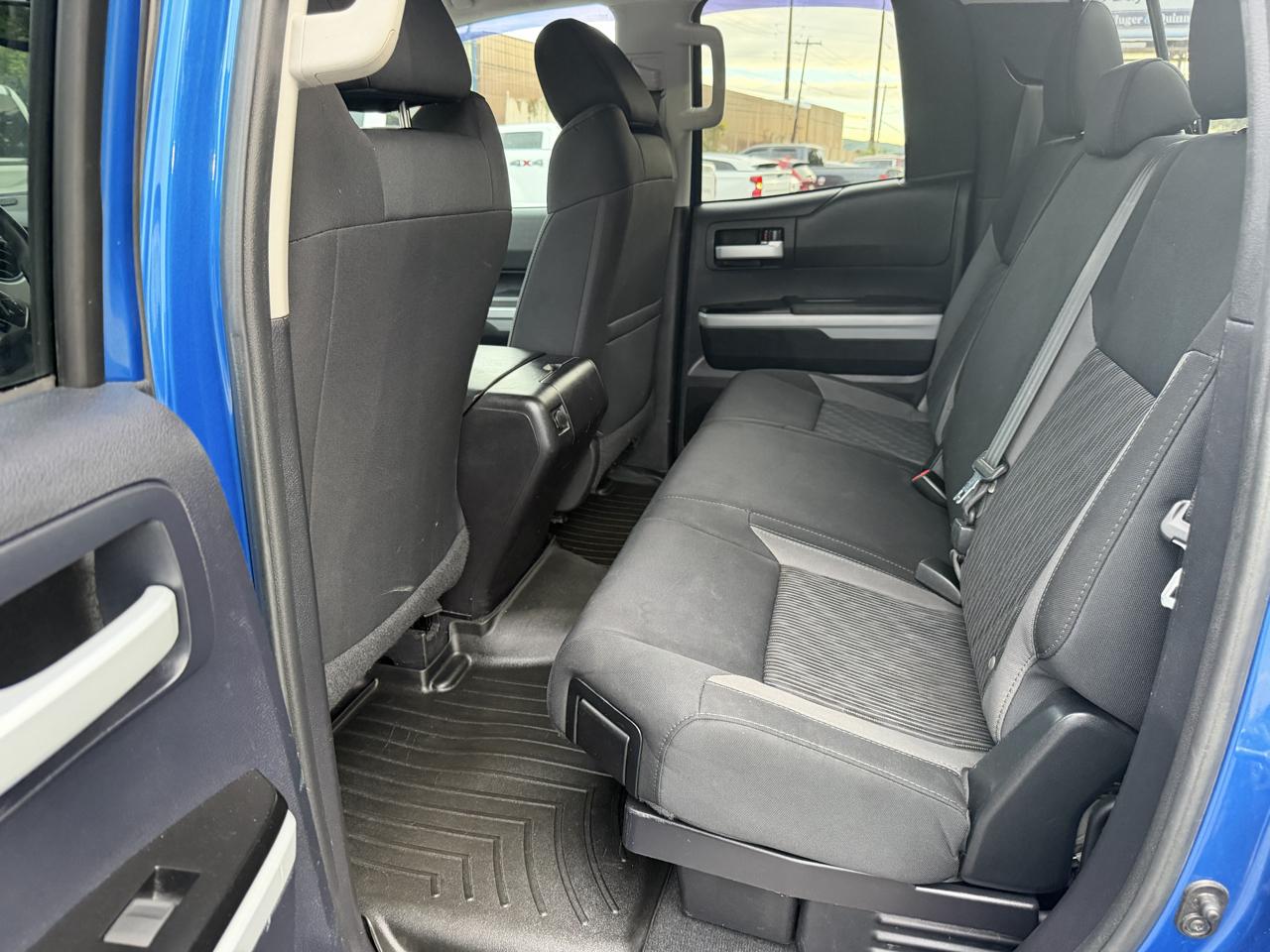 Toyota Tundra 4WD Truck Double Cab 5.7L FFV V8 6-Spd AT SR (Natl) 2016