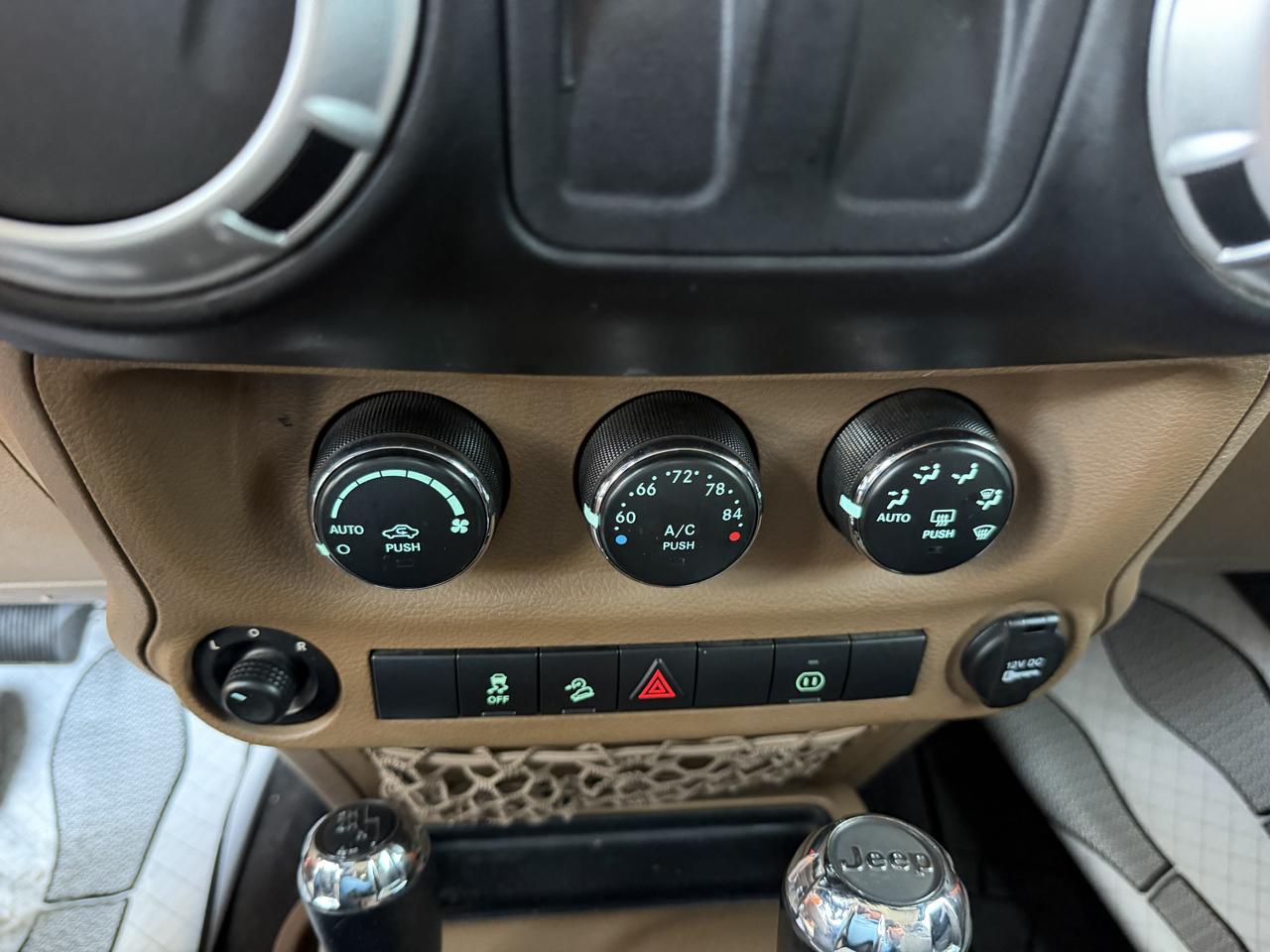 Jeep Wrangler photo 12