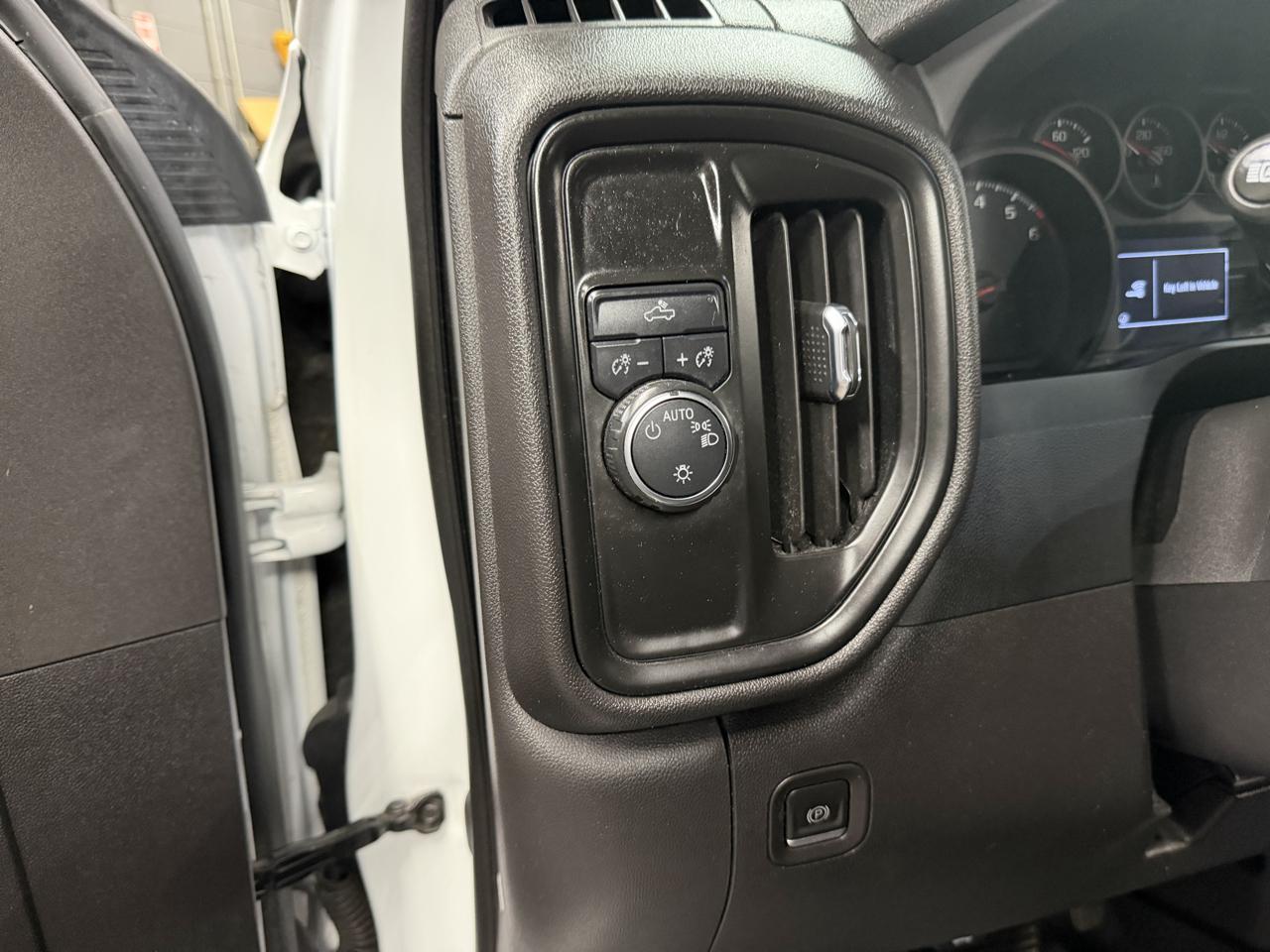 Chevrolet Silverado 1500 2WD Reg Cab 140" Work Truck 2023