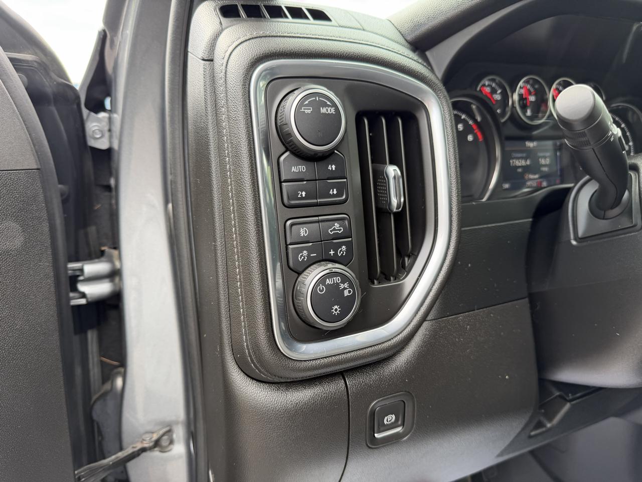 Chevrolet Silverado 1500 LTD 4WD Crew Cab 147" LT Trail Boss 2022