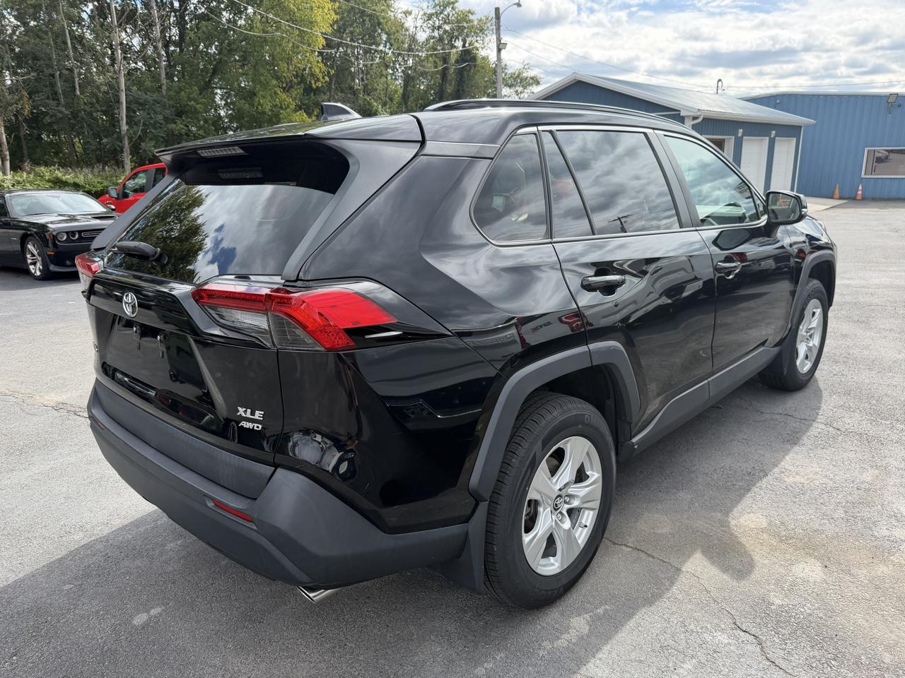 Toyota RAV4 XLE AWD (Natl) 2019