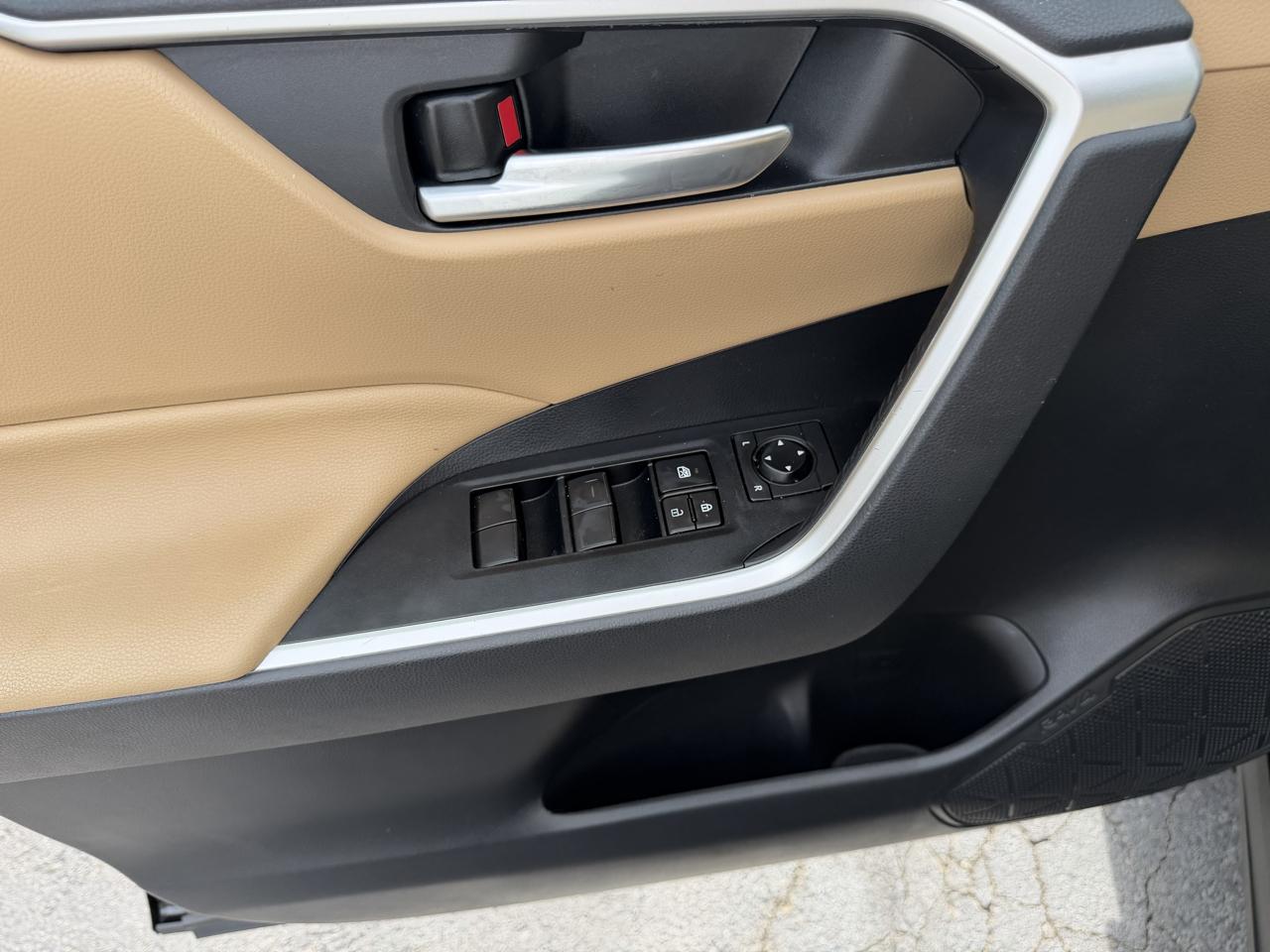 Toyota RAV4 XLE AWD (Natl) 2019