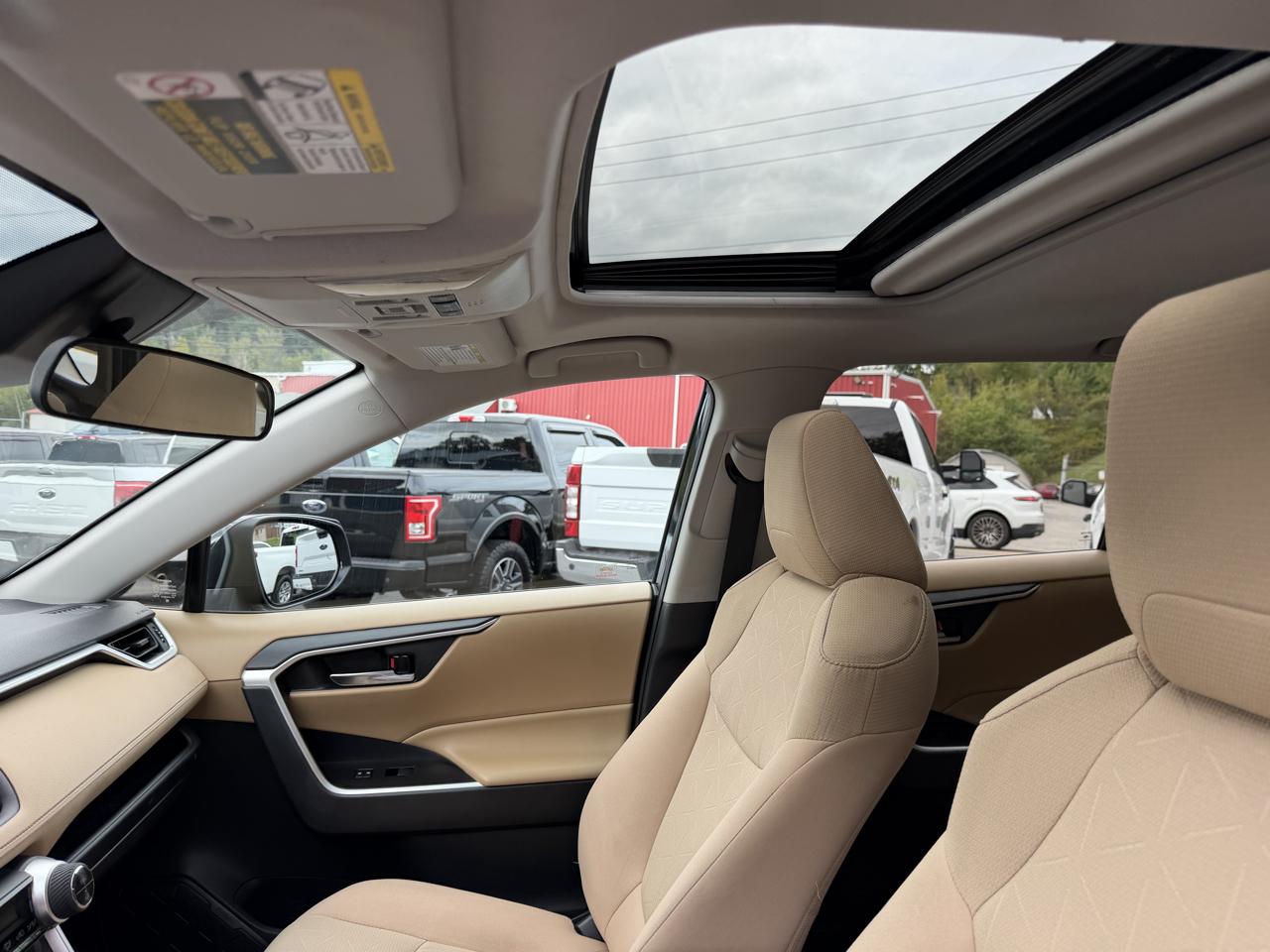 Toyota RAV4 XLE AWD (Natl) 2019