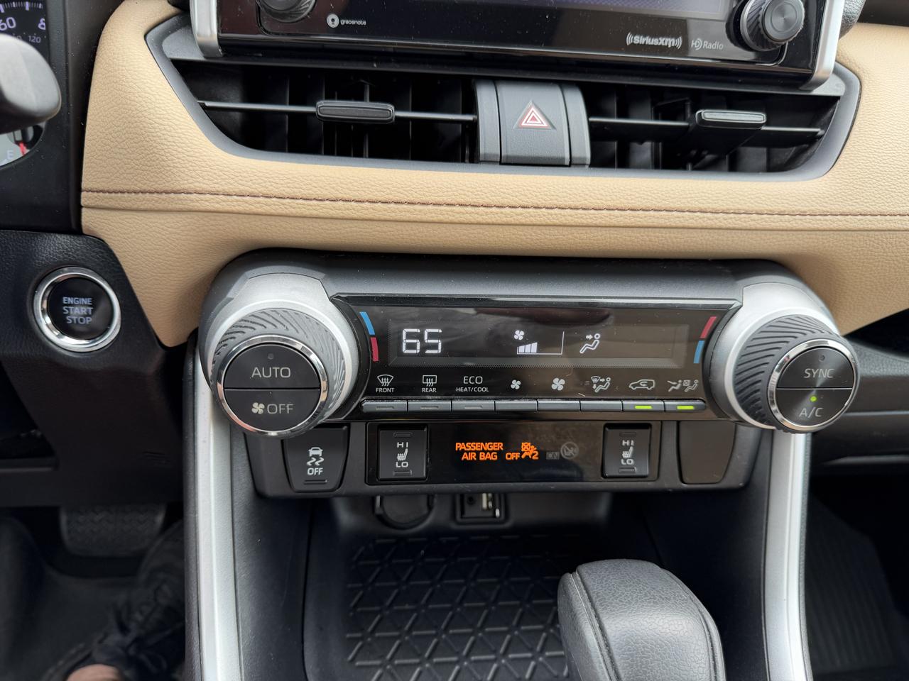Toyota RAV4 XLE AWD (Natl) 2019