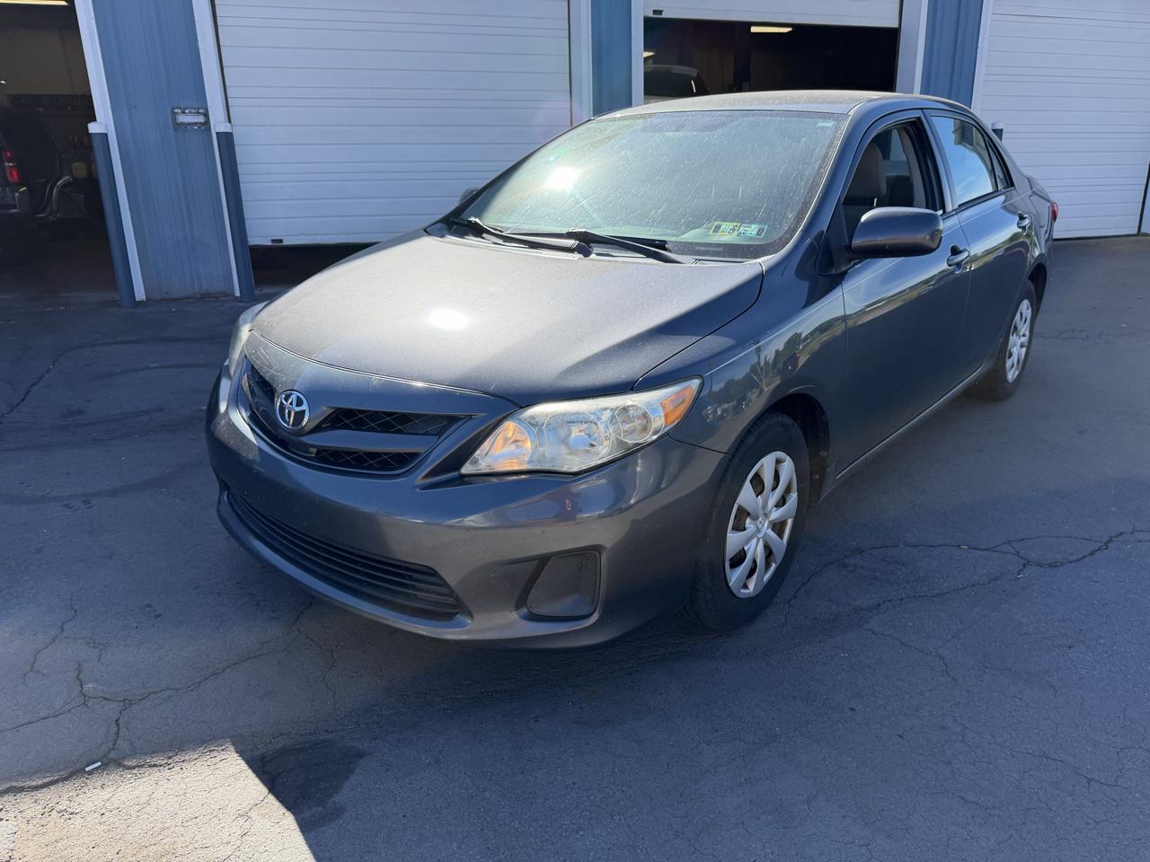 Toyota Corolla 4dr Sdn Auto LE (Natl) 2011