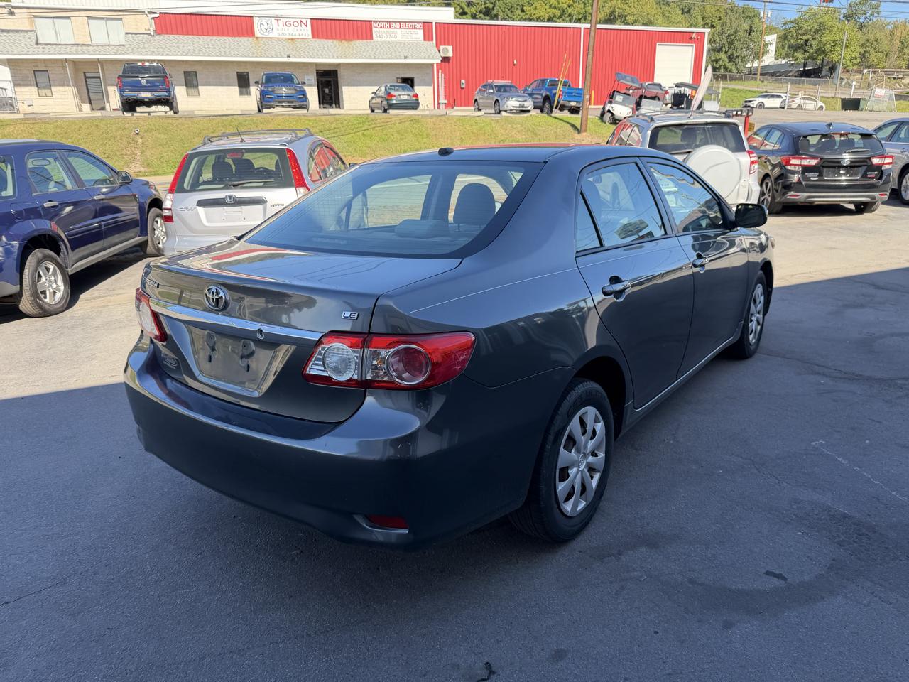 Toyota Corolla 4dr Sdn Auto LE (Natl) 2011