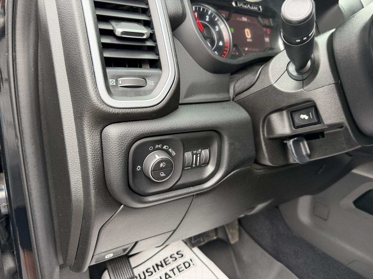 RAM 3500 Big Horn 4x4 Mega Cab 6'4" Box 2019