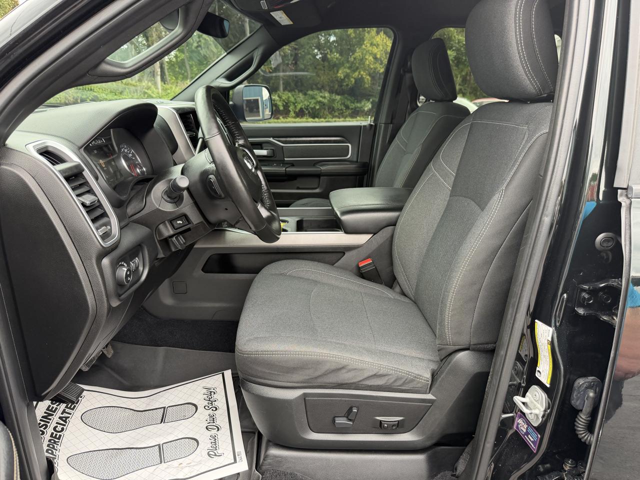 RAM 3500 Big Horn 4x4 Mega Cab 6'4" Box 2019