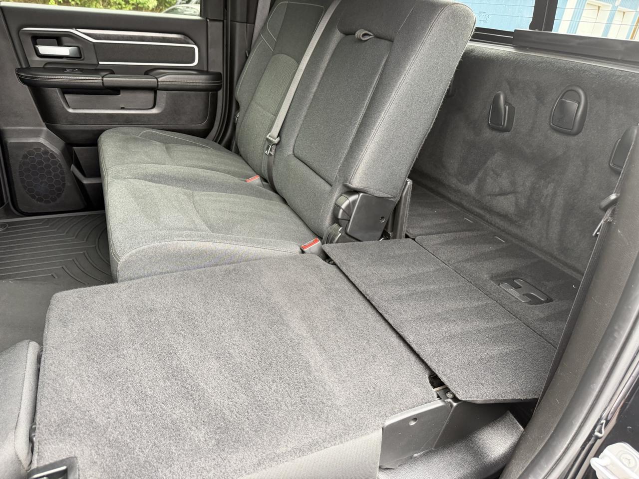 RAM 3500 Big Horn 4x4 Mega Cab 6'4" Box 2019