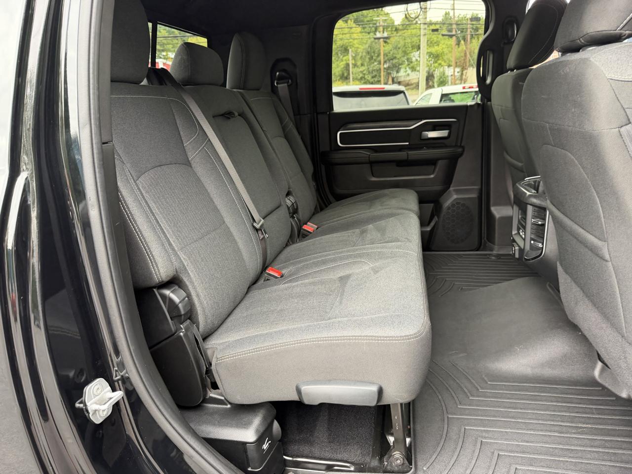 RAM 3500 Big Horn 4x4 Mega Cab 6'4" Box 2019