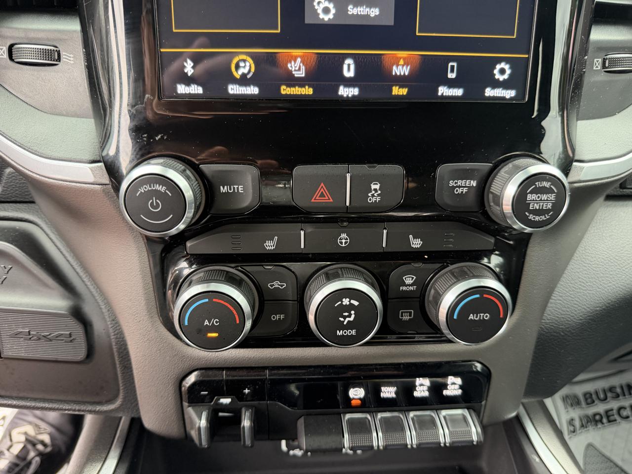 RAM 3500 Big Horn 4x4 Mega Cab 6'4" Box 2019