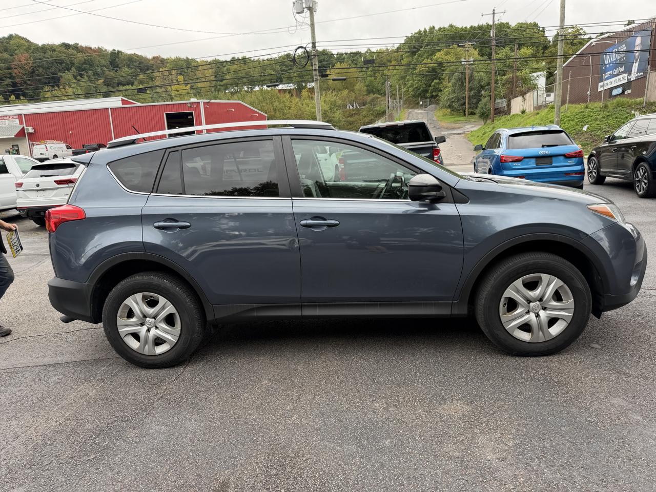 Toyota RAV4 AWD 4dr LE (Natl) 2013