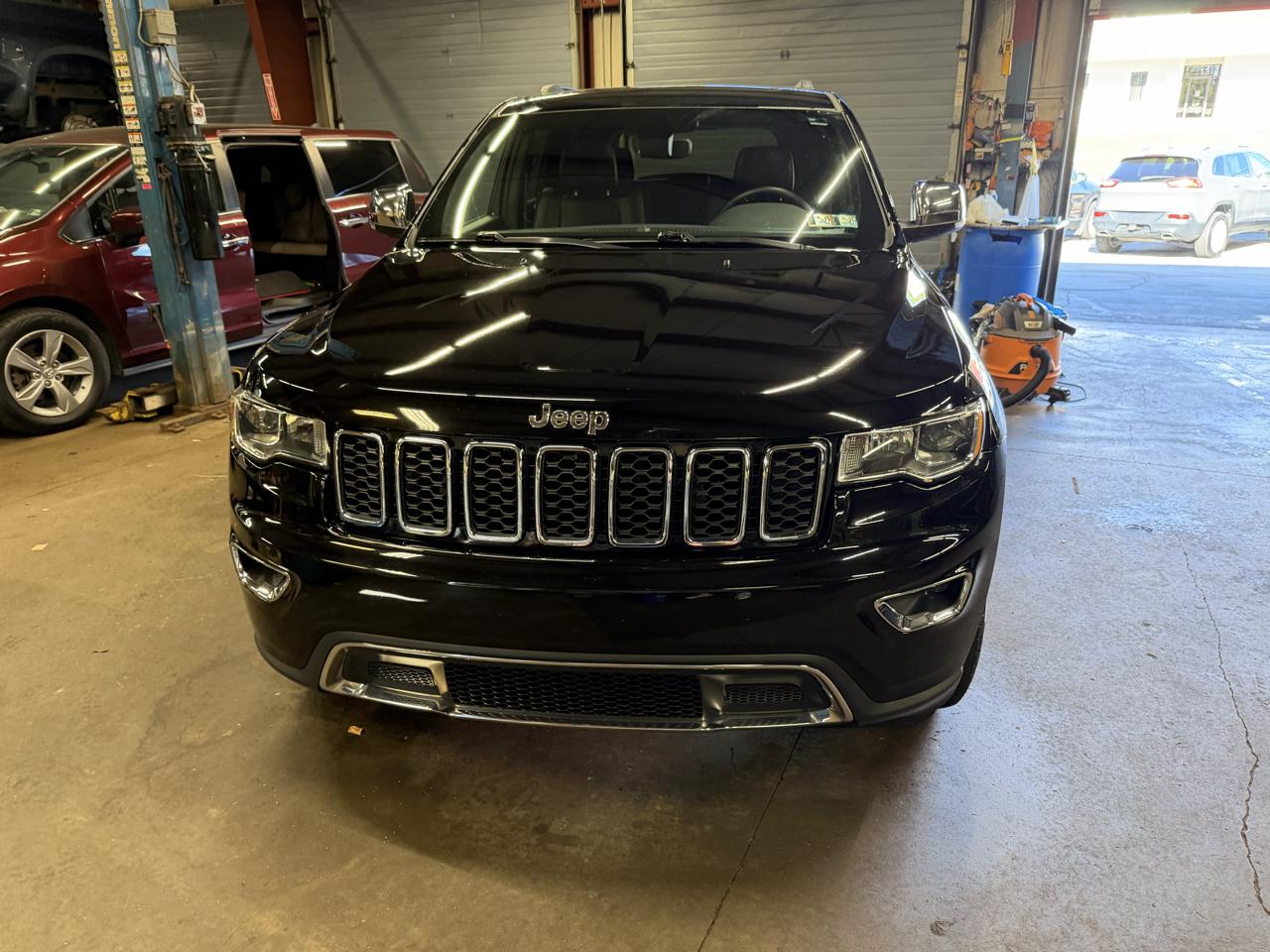 Jeep Grand Cherokee photo 2