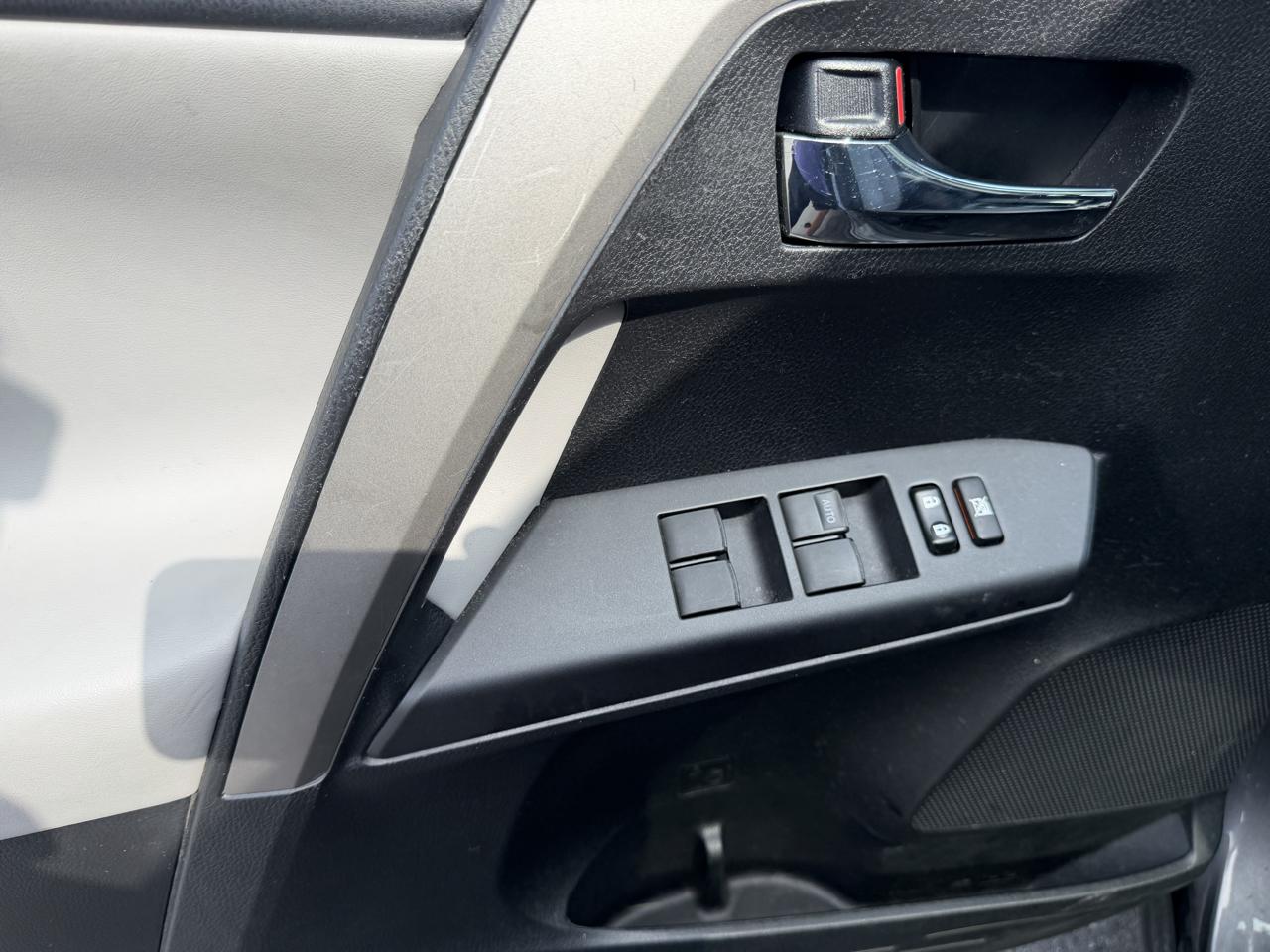 Toyota RAV4 AWD 4dr XLE (Natl) 2016