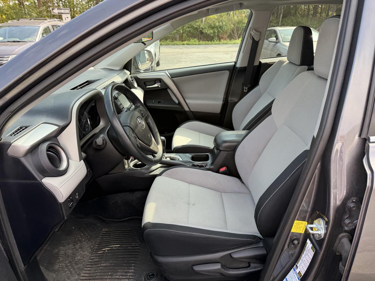 Toyota RAV4 AWD 4dr XLE (Natl) 2016