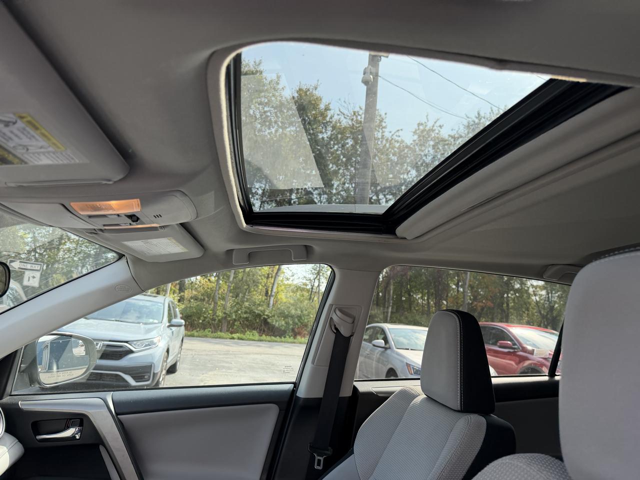 Toyota RAV4 AWD 4dr XLE (Natl) 2016