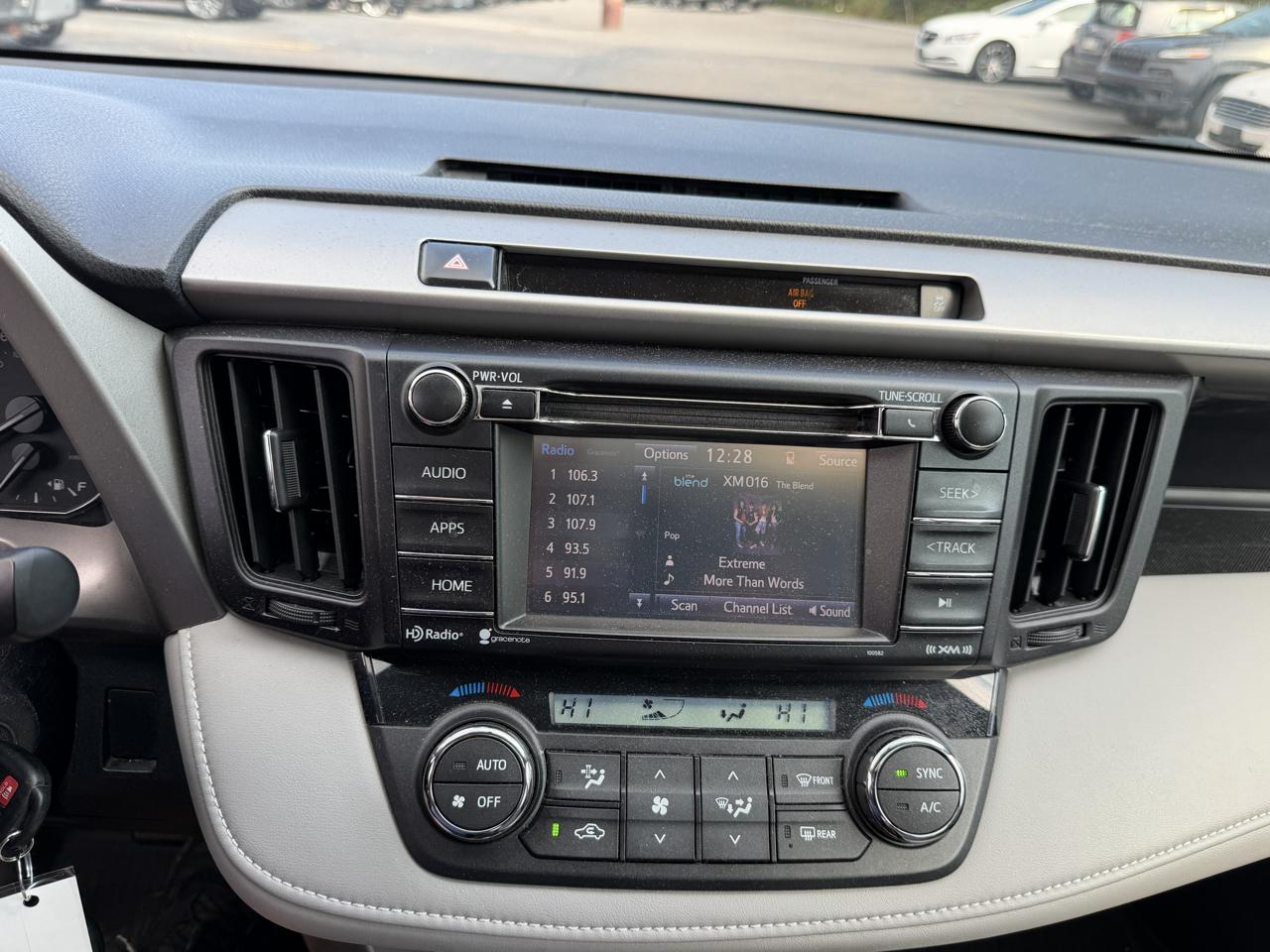 Toyota RAV4 AWD 4dr XLE (Natl) 2016