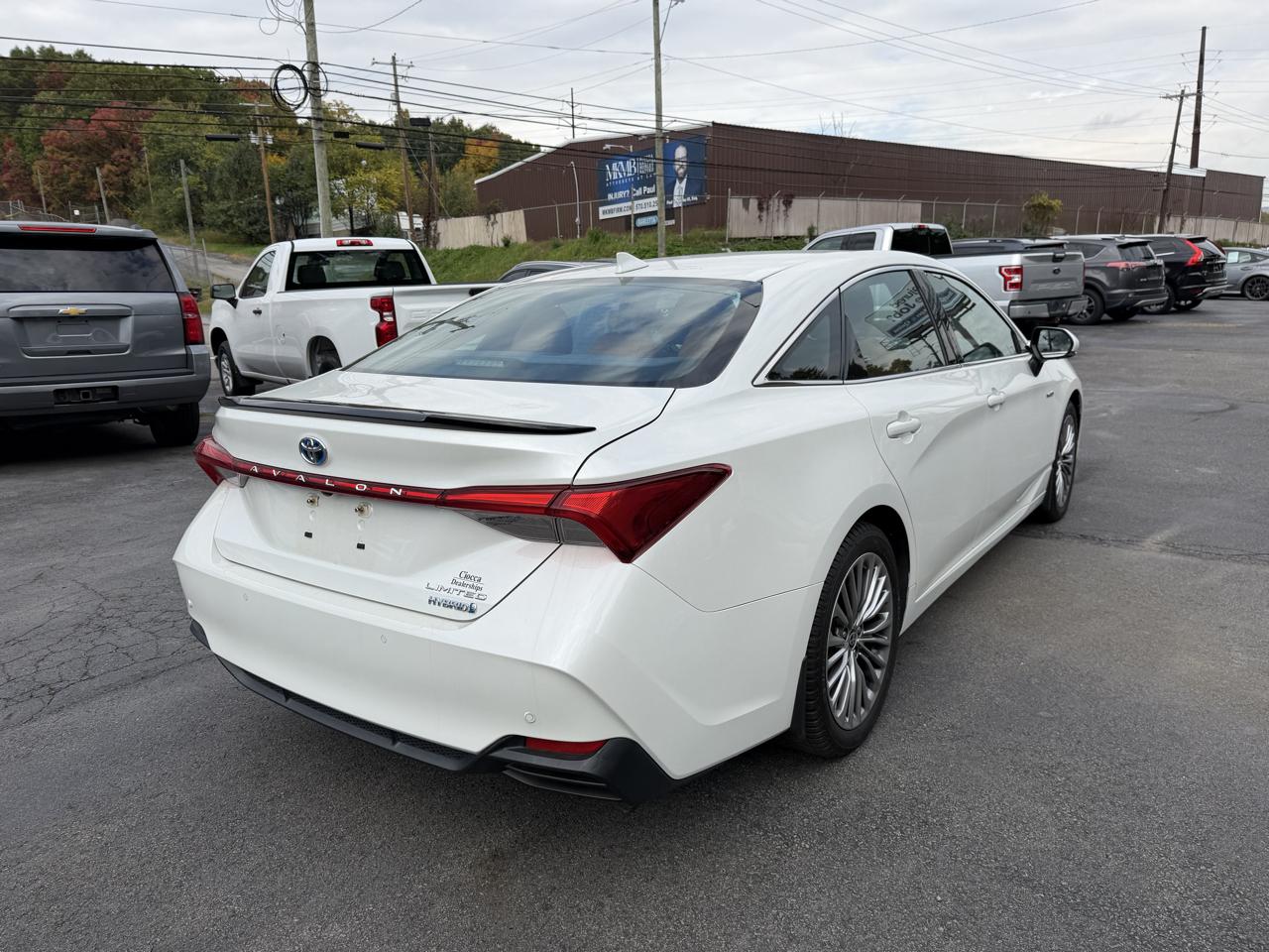 Toyota Avalon Hybrid Limited (Natl) 2020