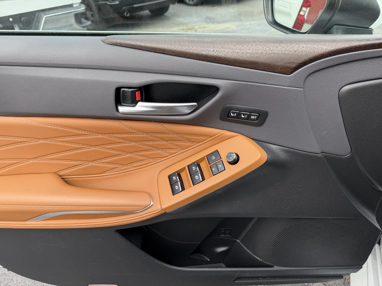 Toyota Avalon Hybrid Limited (Natl) 2020