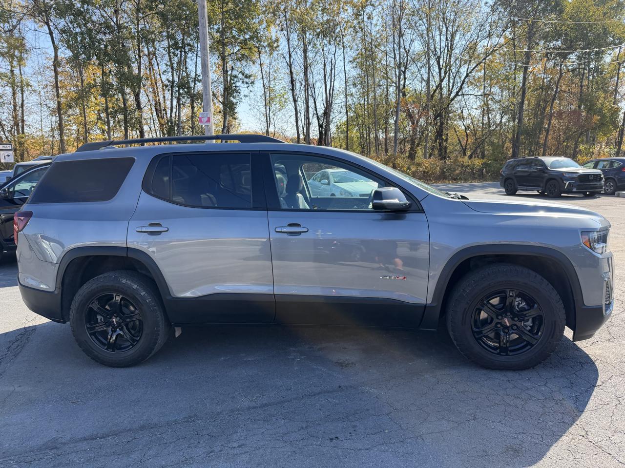 GMC Acadia AWD 4dr AT4 2022