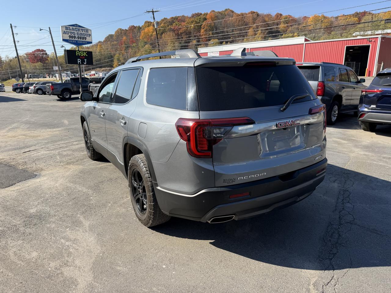 GMC Acadia AWD 4dr AT4 2022