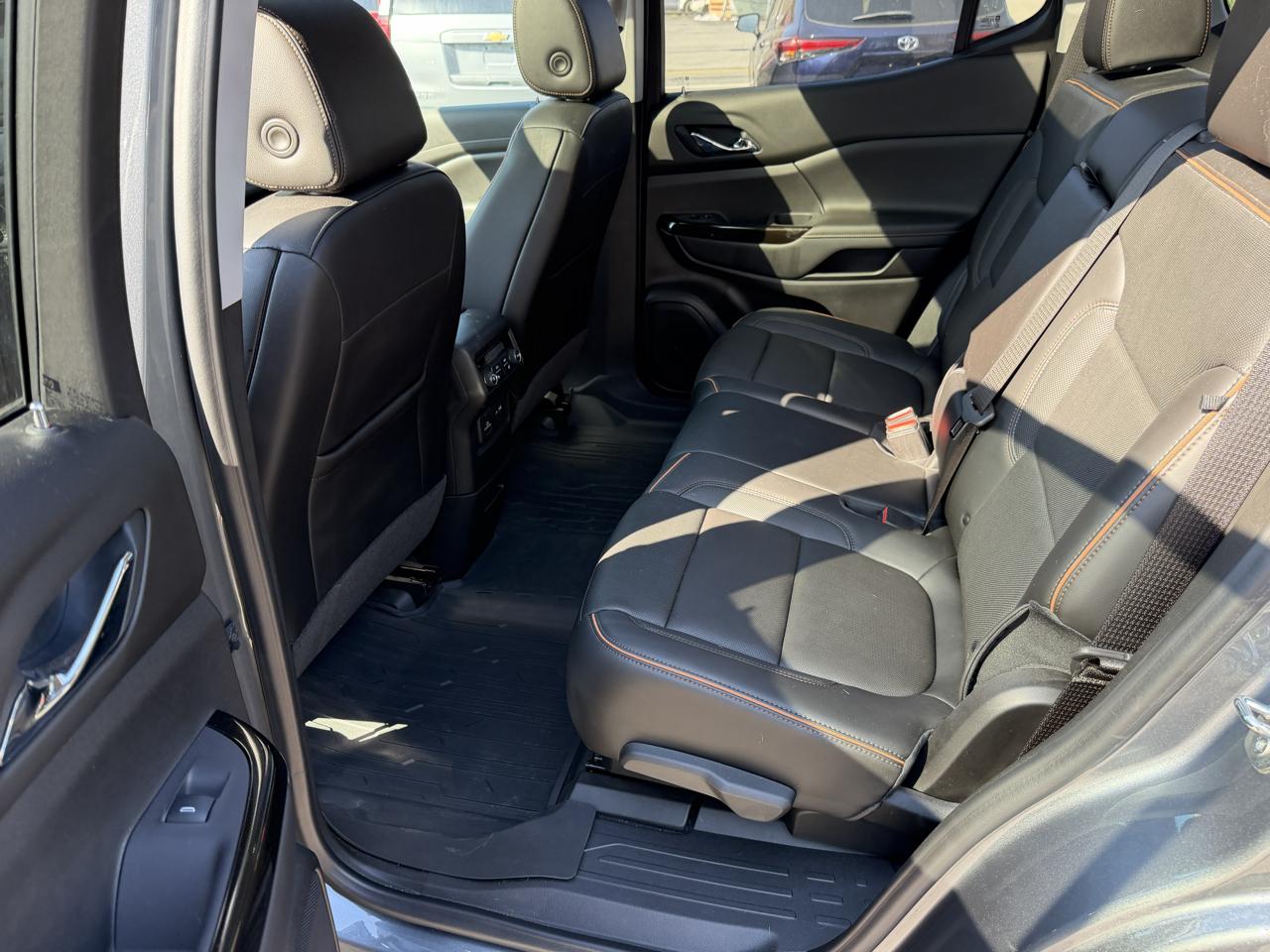 GMC Acadia AWD 4dr AT4 2022