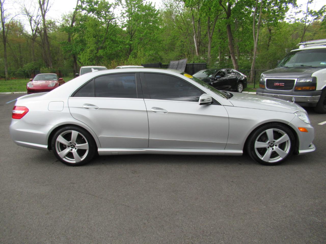 Mercedes-Benz E-Class E350 Sedan 4MATIC 2011