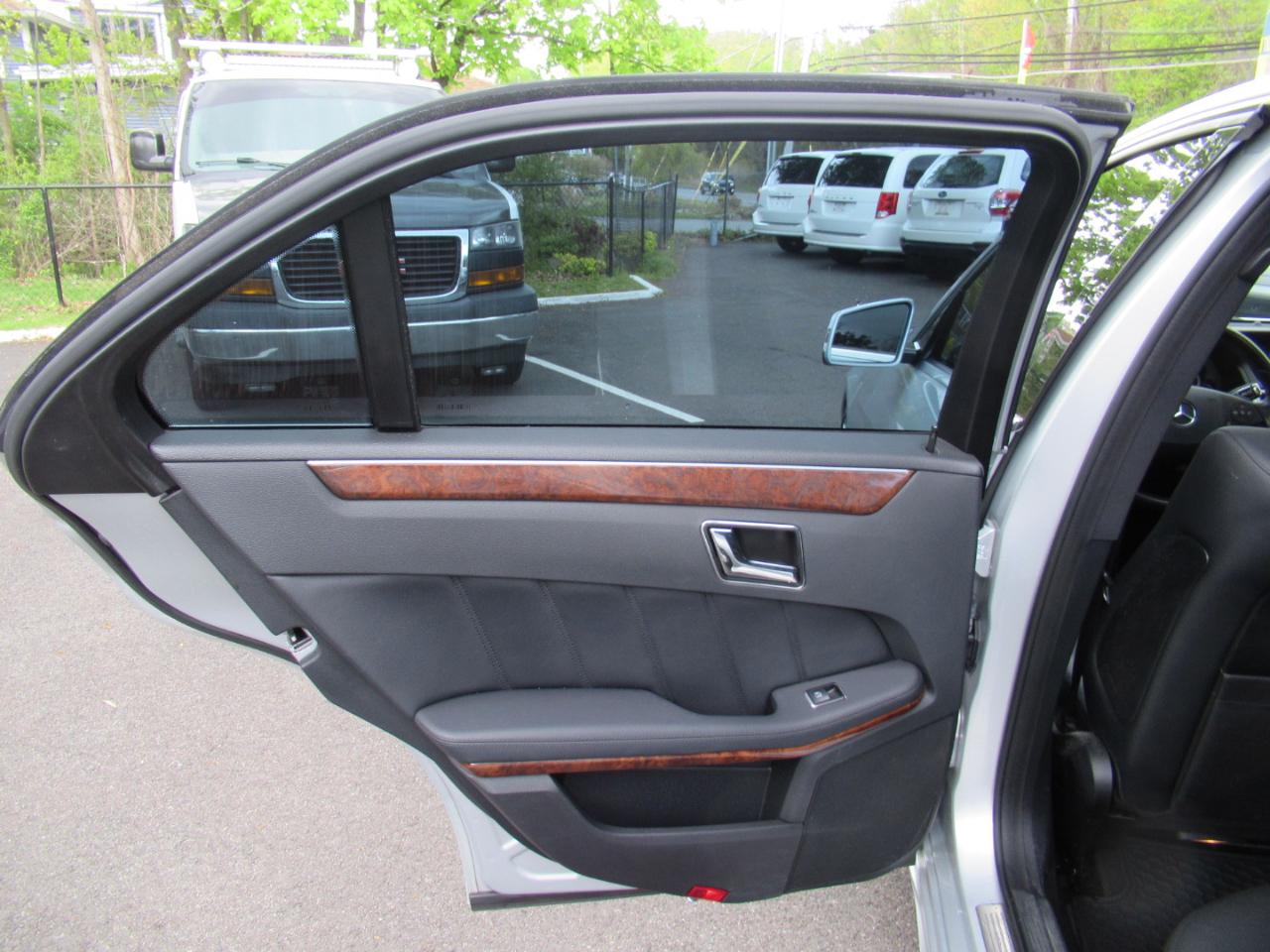 Mercedes-Benz E-Class E350 Sedan 4MATIC 2011