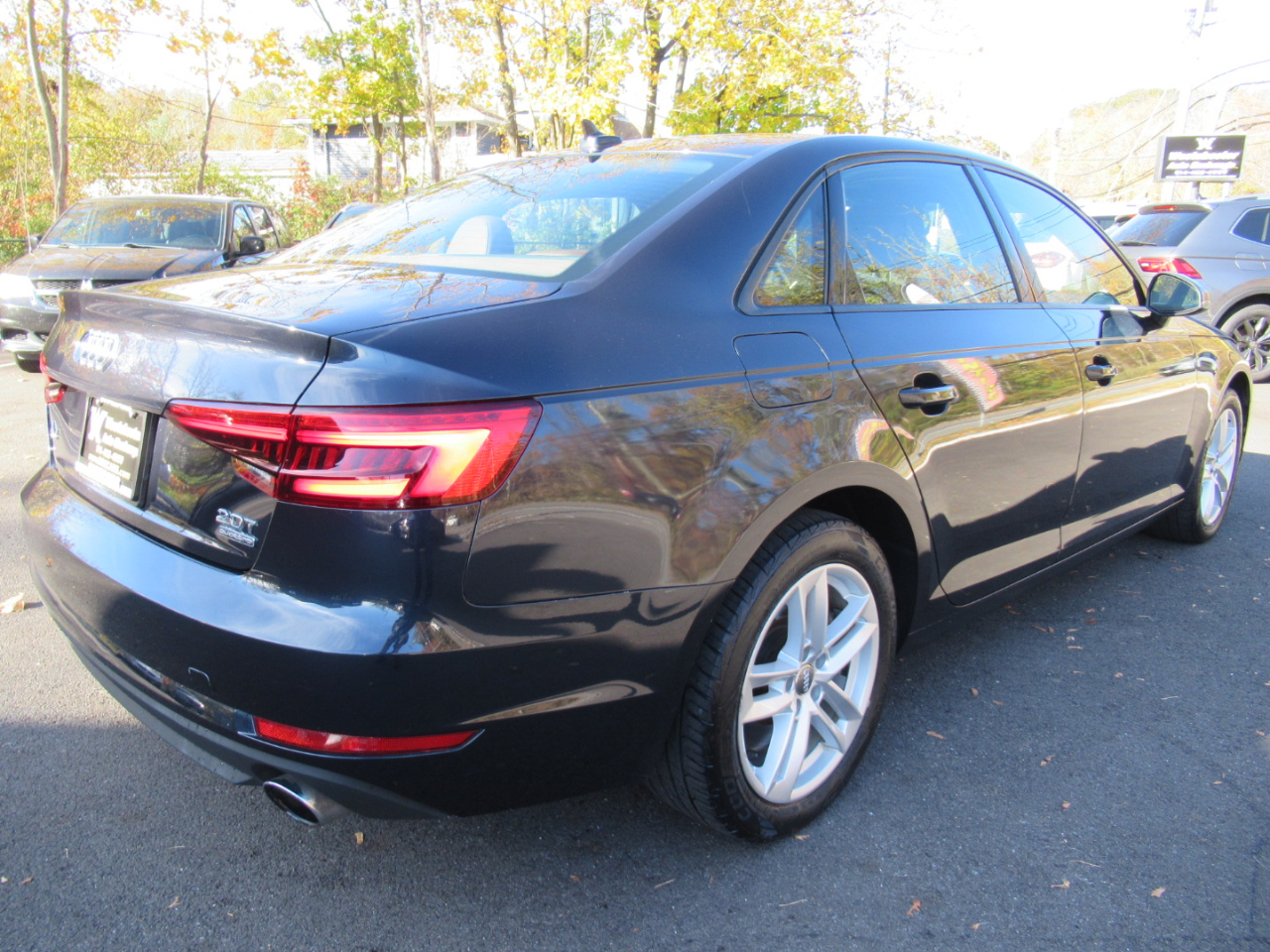 Audi A4 2.0T Premium quattro Sedan 2017 Audi A4 2.0T Premium quattro Sedan 2017