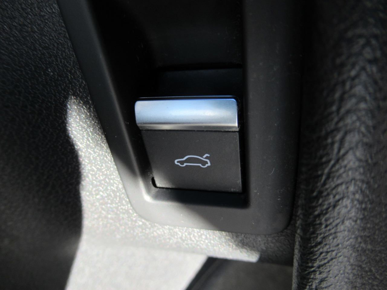 Audi A4 2.0T Premium quattro Sedan 2017 Audi A4 2.0T Premium quattro Sedan 2017