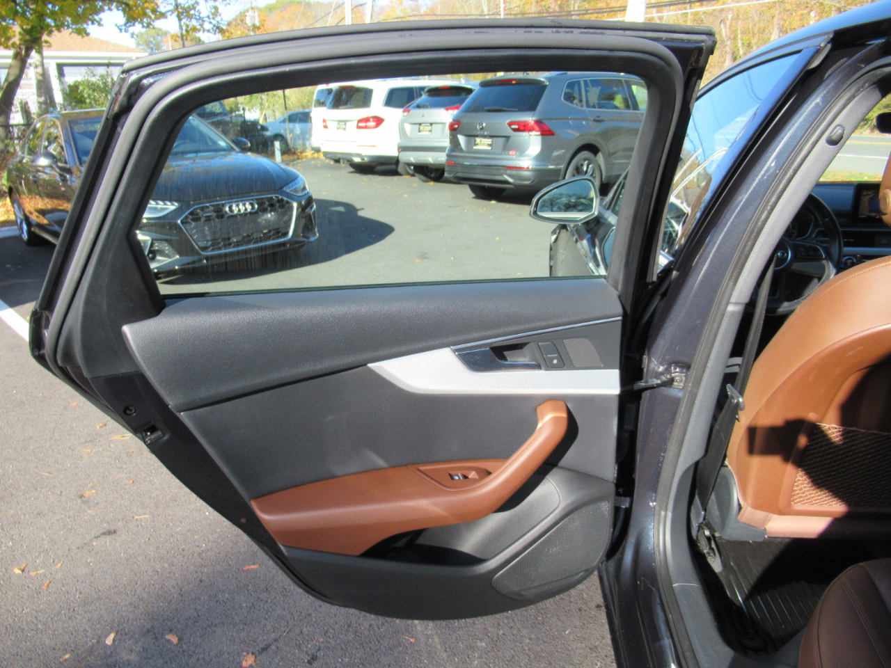 Audi A4 2.0T Premium quattro Sedan 2017 Audi A4 2.0T Premium quattro Sedan 2017