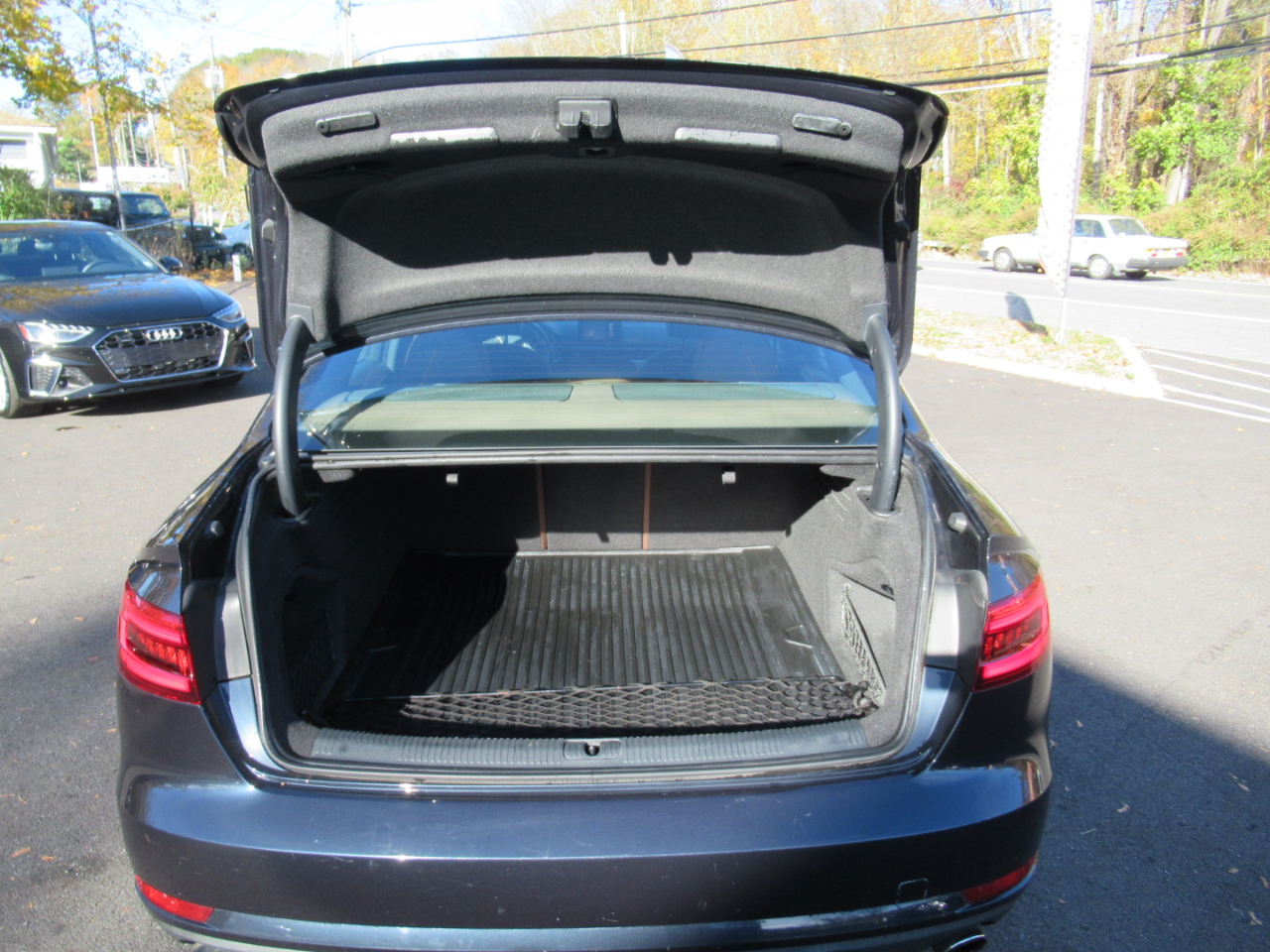 Audi A4 2.0T Premium quattro Sedan 2017 Audi A4 2.0T Premium quattro Sedan 2017