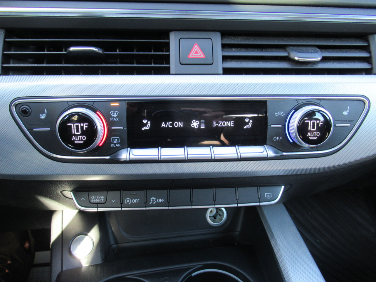 Audi A4 2.0T Premium quattro Sedan 2017 Audi A4 2.0T Premium quattro Sedan 2017