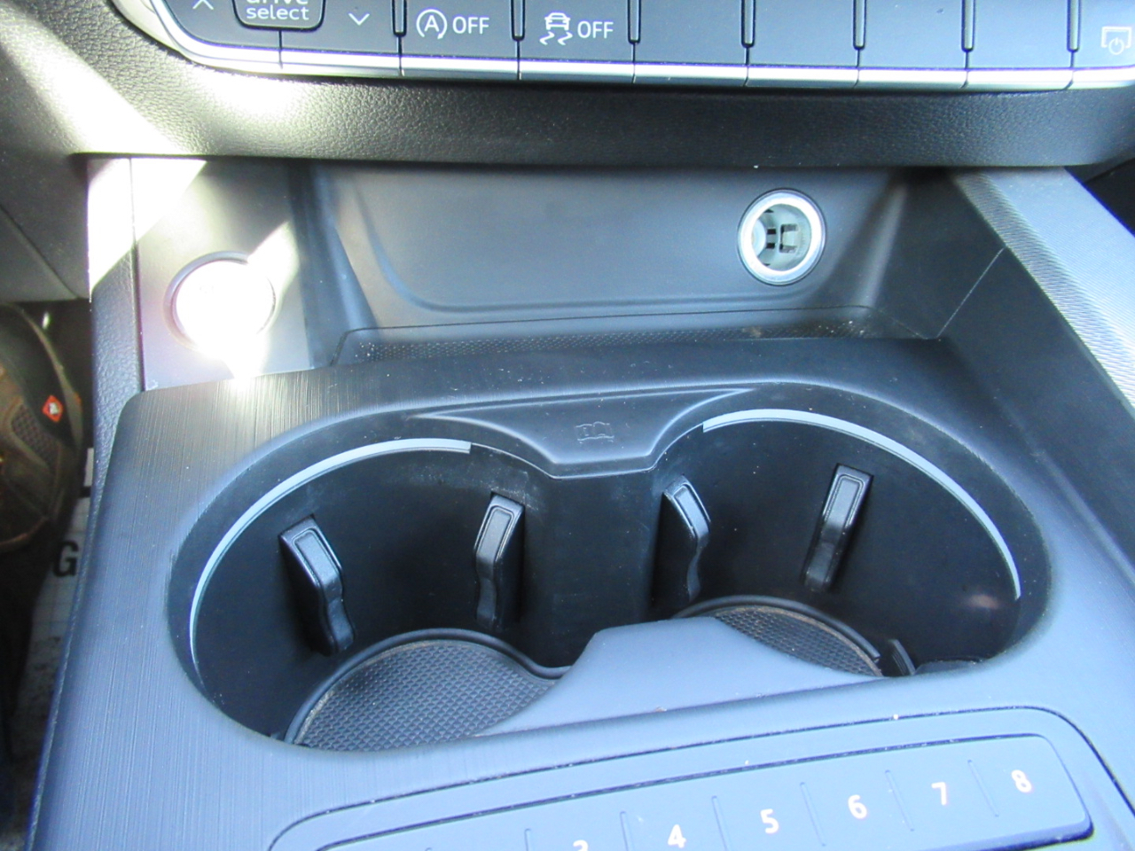 Audi A4 2.0T Premium quattro Sedan 2017 Audi A4 2.0T Premium quattro Sedan 2017