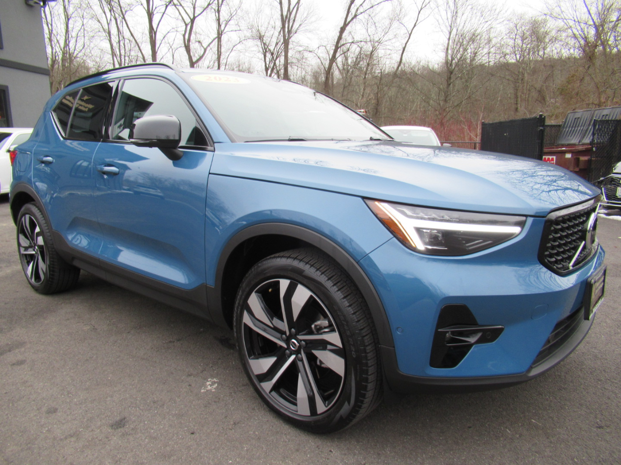 2023 Volvo XC40 B5 Ultimate Dark AWD