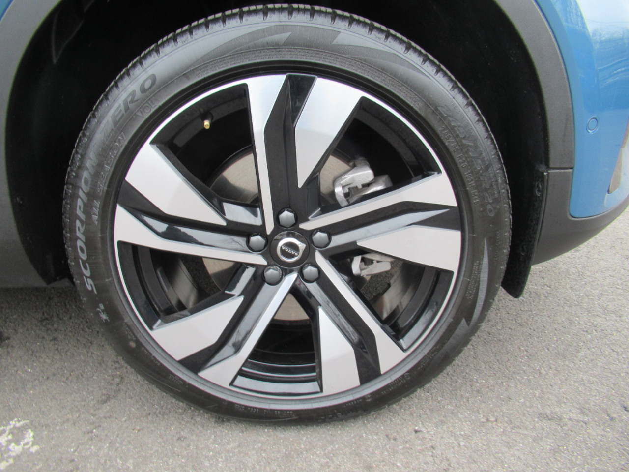 Volvo XC40 B5 Ultimate Dark AWD 2023