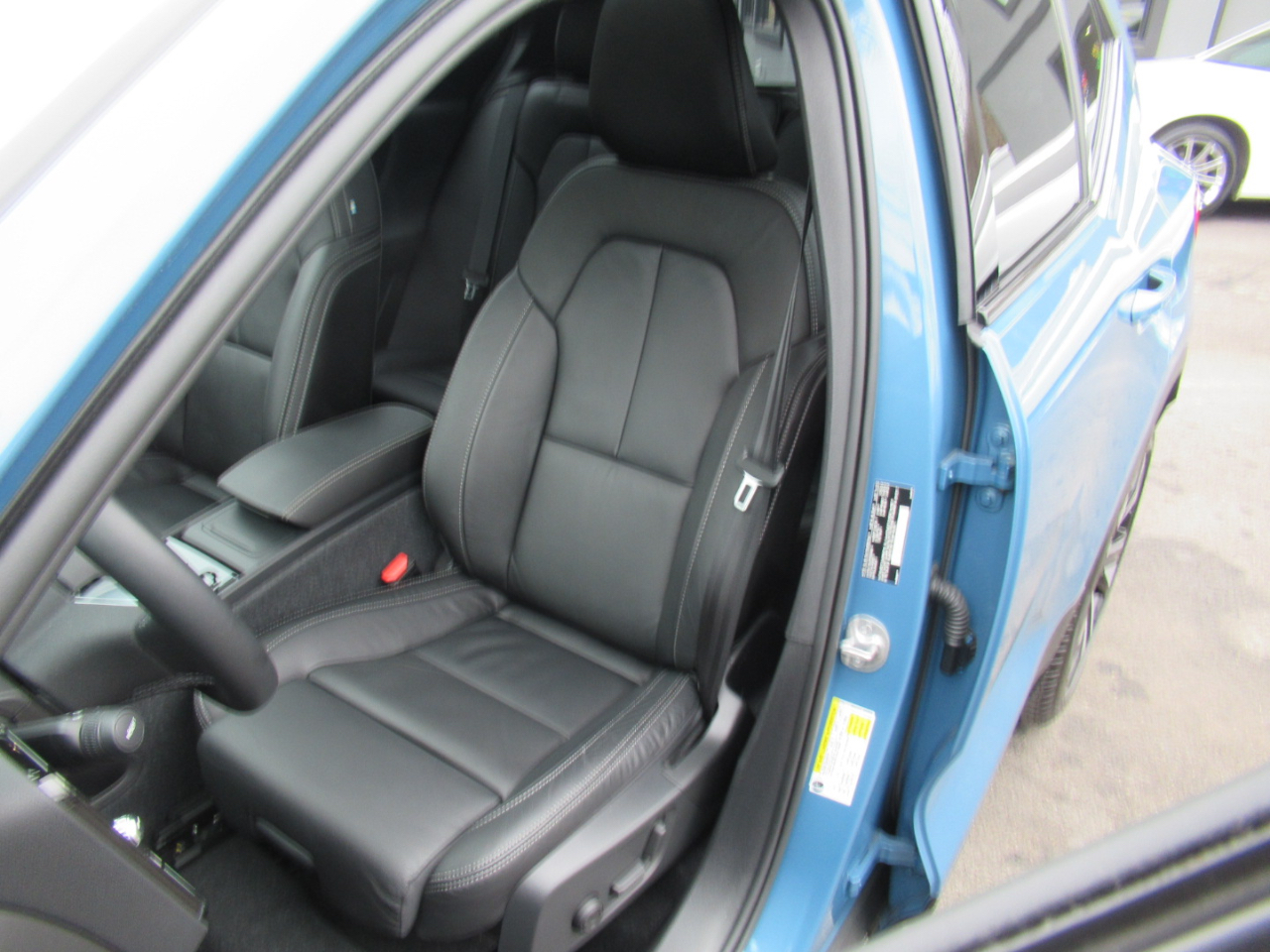 Volvo XC40 B5 Ultimate Dark AWD 2023