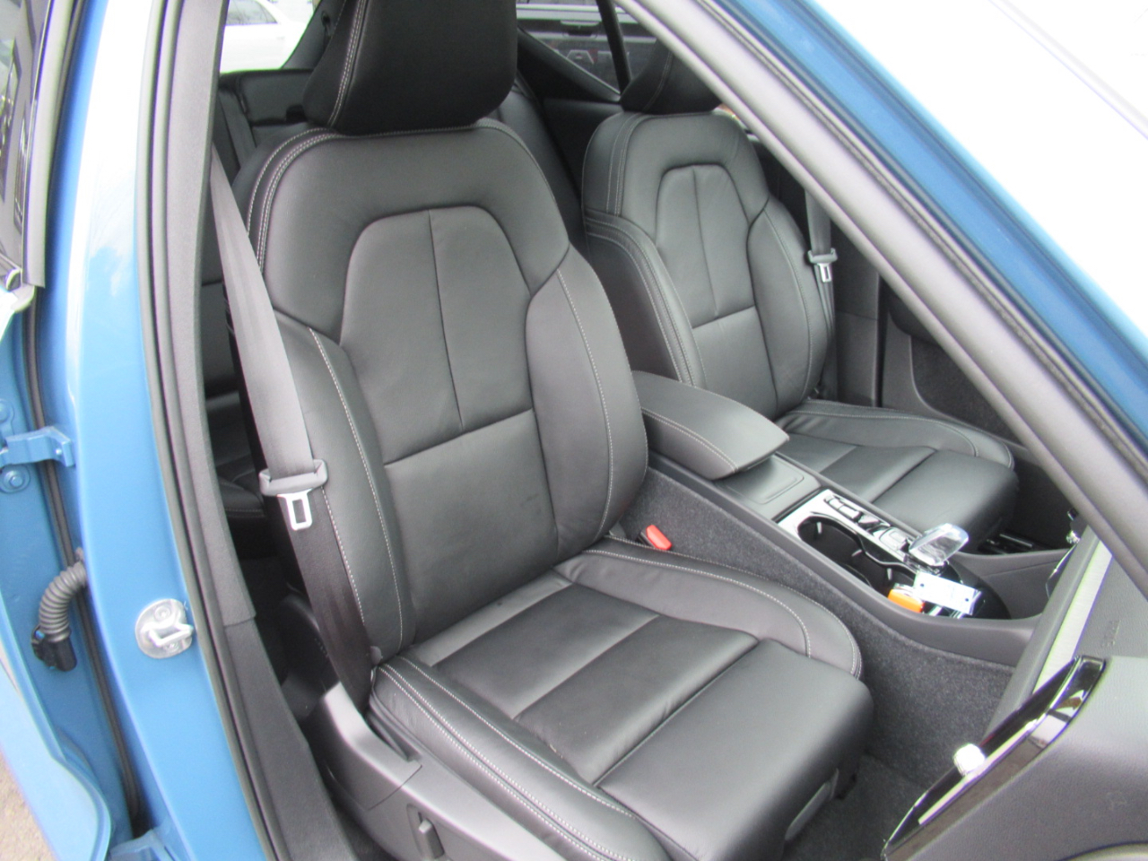 Volvo XC40 B5 Ultimate Dark AWD 2023